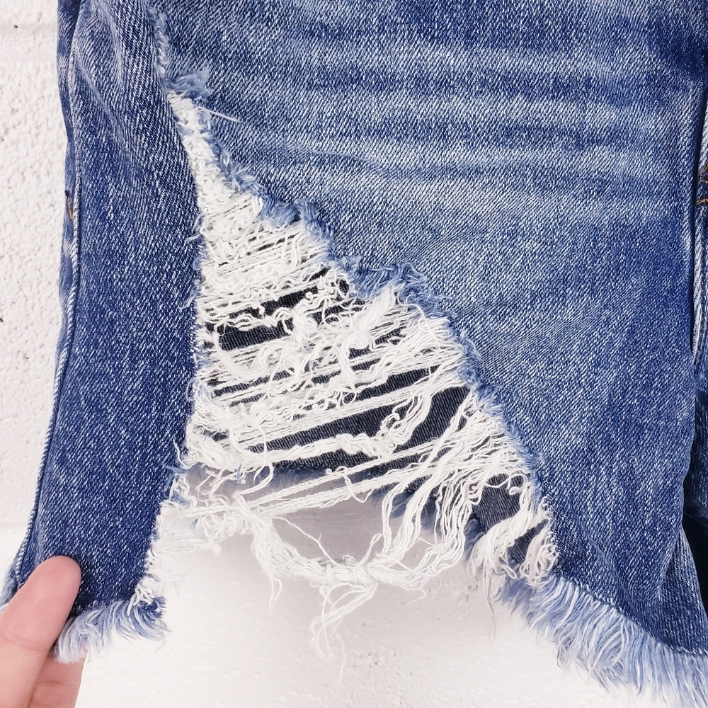 Good American Bombshell Distressed Jean Denim Shorts Medium Wash‎ Stretch Size 4 - Picture 4 of 7